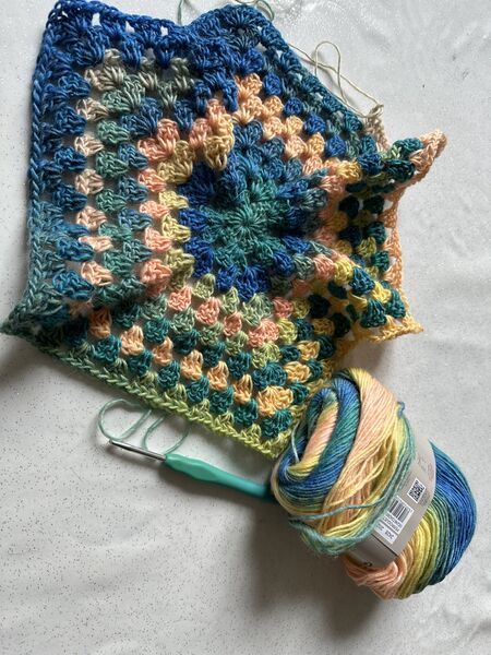 Fichier:Veste granny hexa verte en cours 2.jpeg